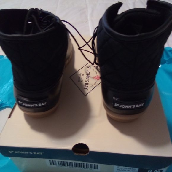 Ladies Rain Boots - Picture 3 of 3